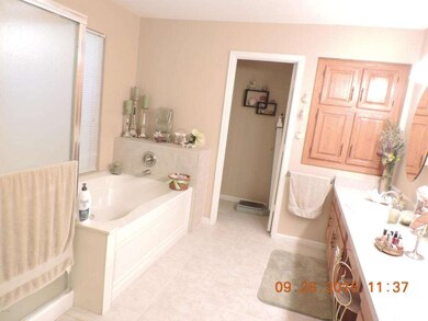 5710 E Gary St 007