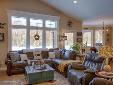 004_Living Room