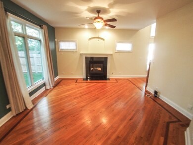 191 Mayo Ct, Elmhurst, IL 60126 - photo 2