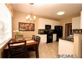 Eat-in Kitchen