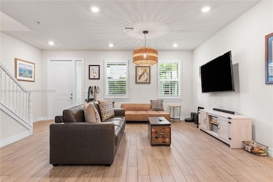 1030 Eucalyptus Dr unit 2, Hollywood, FL 33021 - photo 5