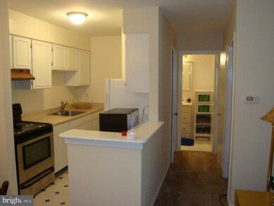 5913G Prince James Dr unit 35, West Springfield, VA 22152 - photo 6