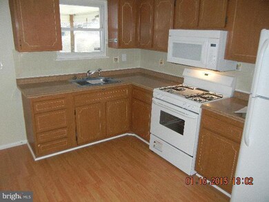 7103 Valley Park Rd, Capitol Heights, MD 20743 - photo 2