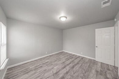 901 SW 5th St, Grand Prairie, TX 75051 - photo 4