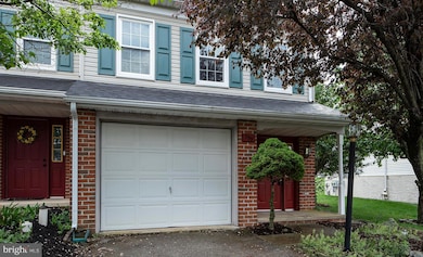 755 Robin Hill Cir, York, PA 17404 - photo 3