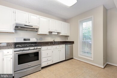 9923 Oakton Terrace Rd, Oakton, VA 22124 - photo 6