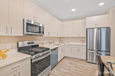 850 Hamilton St unit 406, Somerset, NJ 08873 - photo 5