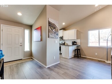 1371 Tirion Ave, Eugene, OR 97404 - photo 4