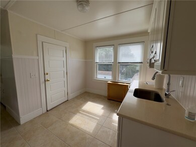 15 Freeborn St unit 2, Newport, RI 02840 - photo 3
