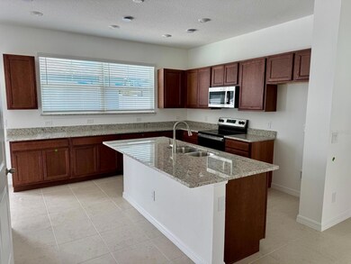 17705 Japonica Bloom Dr, Oakland, FL 34787 - photo 4