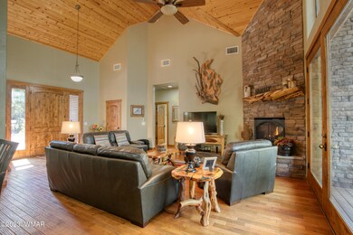 005_Living Room