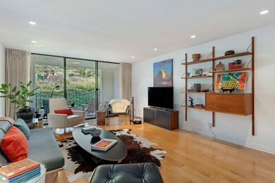 7-web-or-mls-03 - Living Room