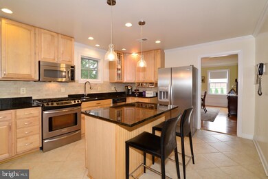 2904 Popkins Ln, Alexandria, VA 22306 - photo 2