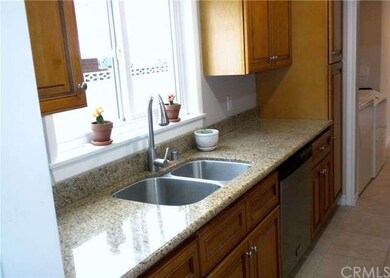 Granite counter tops, custom cabinets, stainless s