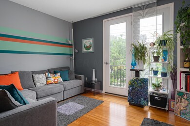 121 E Noble St_MLS_08