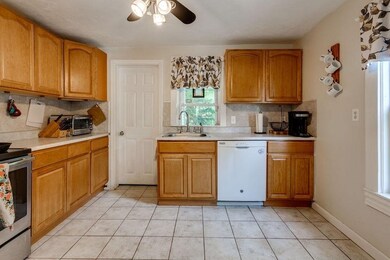 579 Chandler St, Worcester, MA 01602 - photo 7