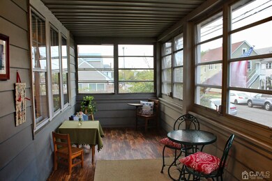 Beautiful Florida Room With Brand New Floor.