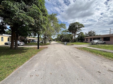 1571 NE 28th Ct, Pompano Beach, FL 33064 - photo 3