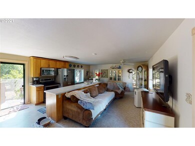 430 SE Riverside Dr, Myrtle Creek, OR 97457 - photo 2