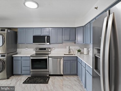 3709 S George Mason Dr unit 1106 E, Baileys Crossroads, VA 22041 - photo 3