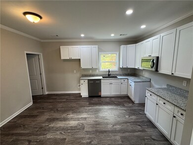 811 Cherry Dr, Lanett, AL 36863 - photo 5