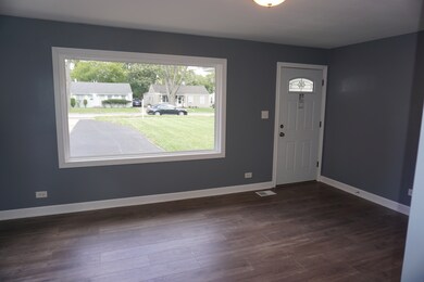 1701 Lyons Ct, Waukegan, IL 60085 - photo 4