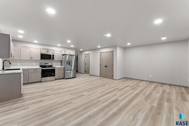 713 Dakota Ave, Dell Rapids, SD 57022 - photo 6