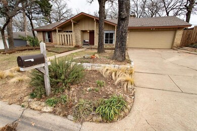 729 Thousand Oaks Dr, Hurst, TX 76054 - photo 3