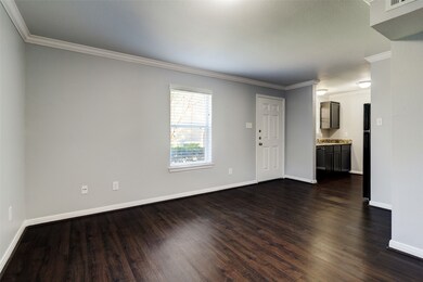 1600 W T C Jester Blvd unit 3, Houston, TX 77008 - photo 3