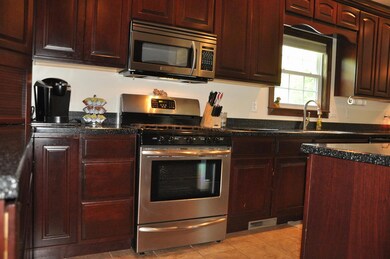 05_15027KingRd_Kitchen_DSC_9594