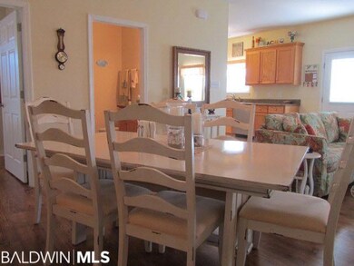 Dining Area with seating for 6!