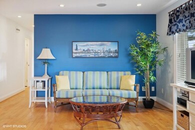 05_420Oselka_Unit112_1_LivingRoom_LowRes