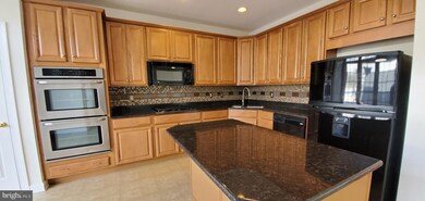 16495 Steerage Cir, Woodbridge, VA 22191 - photo 5