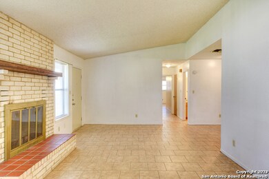 818 Lois St unit B, Kerrville, TX 78028 - photo 5