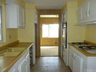 13903 Riviera Dr, Victorville, CA 92395 - photo 4