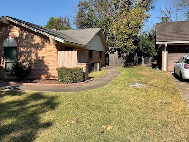 9000 Sirocka Dr, Benbrook, TX 76116 - photo 2