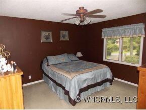 MASTER BEDROOM W/PRIV BATH