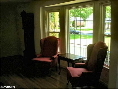Living Room - Bay window in living room