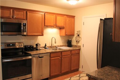 7 Apple Valley Pkwy unit 5, Greenville, RI 02828 - photo 3