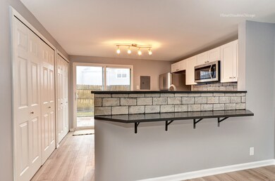 Breakfast Bar with Quartz Counter Top