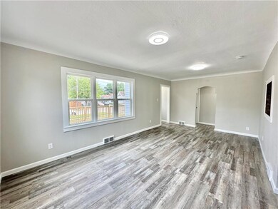 2303 Maple St, Des Moines, IA 50317 - photo 4