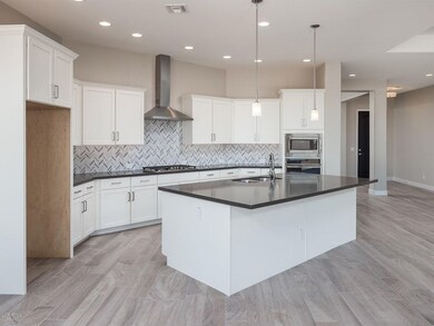 007_Abundant Kitchen Storage