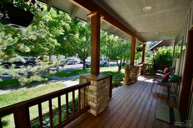 21381 Oakview Dr, Bend, OR 97701 - photo 2