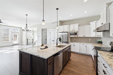 14440 Holcomb Ave, Urbandale, IA 50323 - photo 4