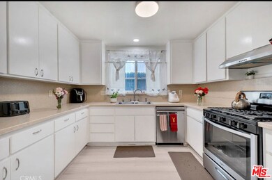 7701 Baird Ave, Reseda, CA 91335 - photo 7