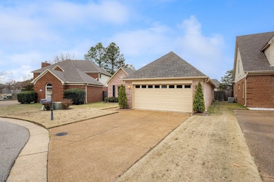 1102 Mirror Lake Ln, Cordova, TN 38018 - photo 2