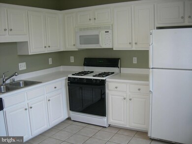 21840 Elkins Terrace unit 303, Sterling, VA 20166 - photo 4
