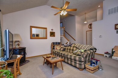 1031 Daniels St-3