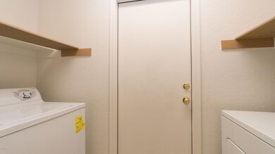 Laundry room, washer & dryer