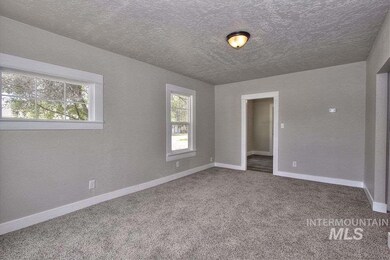 223 S Diamond St, Nampa, ID 83686 - photo 5